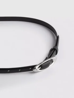 Oval buckle skinny belt