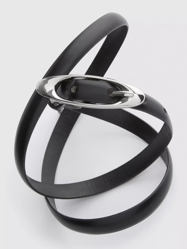 Oval buckle skinny belt
