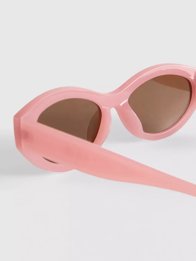 Oval frame sunglasses