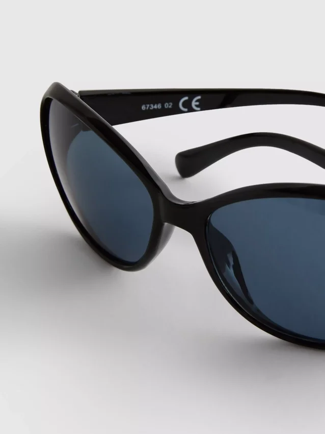 Oval sunglasses