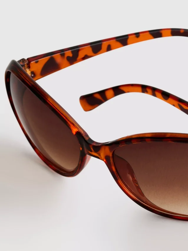 Oval sunglasses