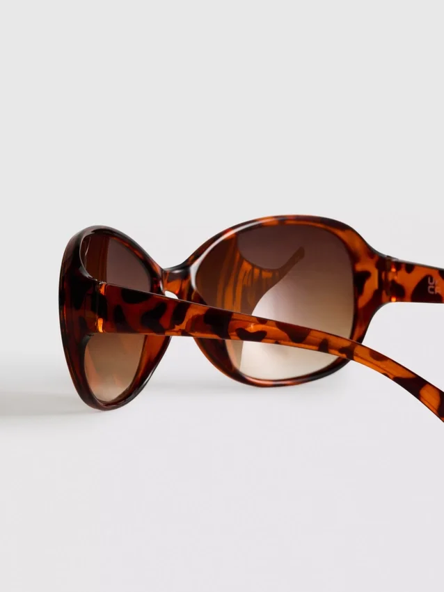 Oval sunglasses