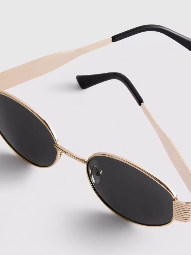 Oval sunglasses