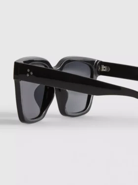 Oversized cat eye sunglasses