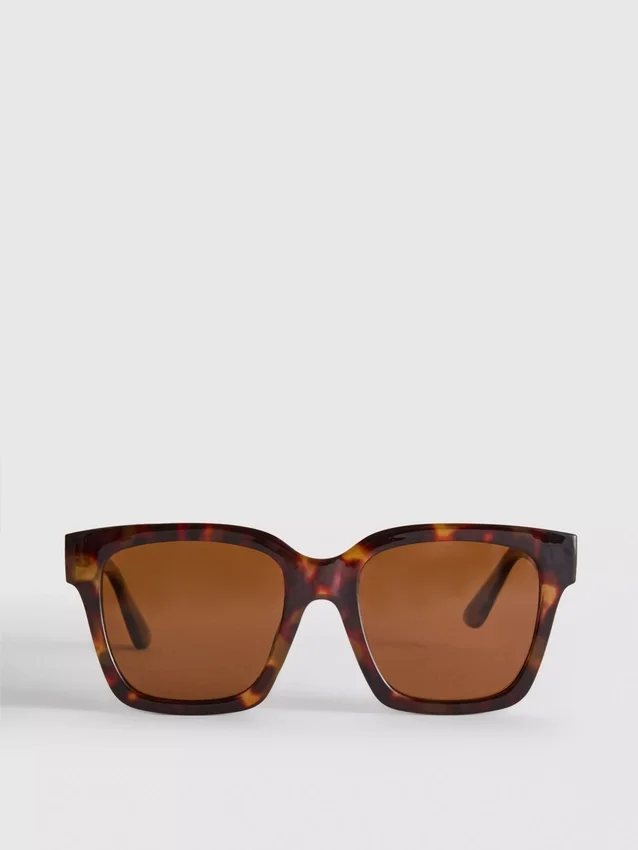 Oversized cat eye sunglasses