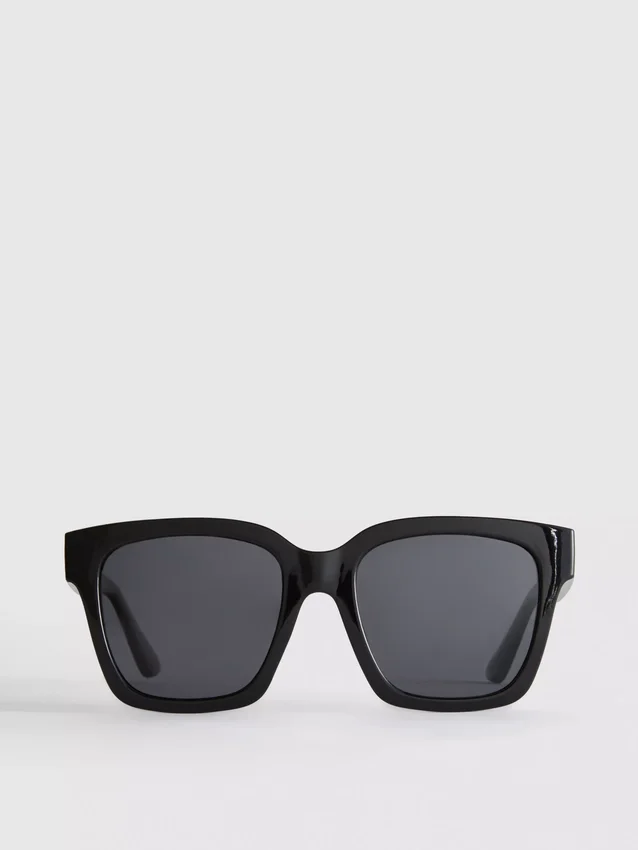 Oversized cat eye sunglasses