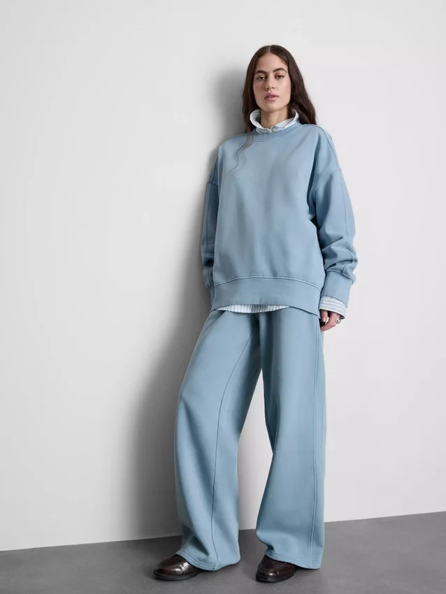 Oversized drop-shoulder sweatshirt