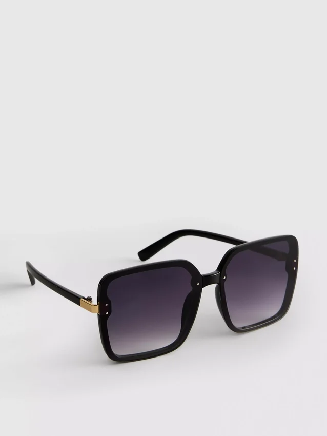 Oversized square sunglasses
