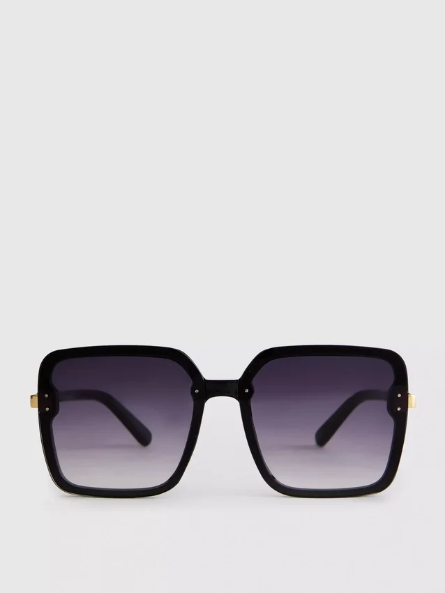 Oversized square sunglasses