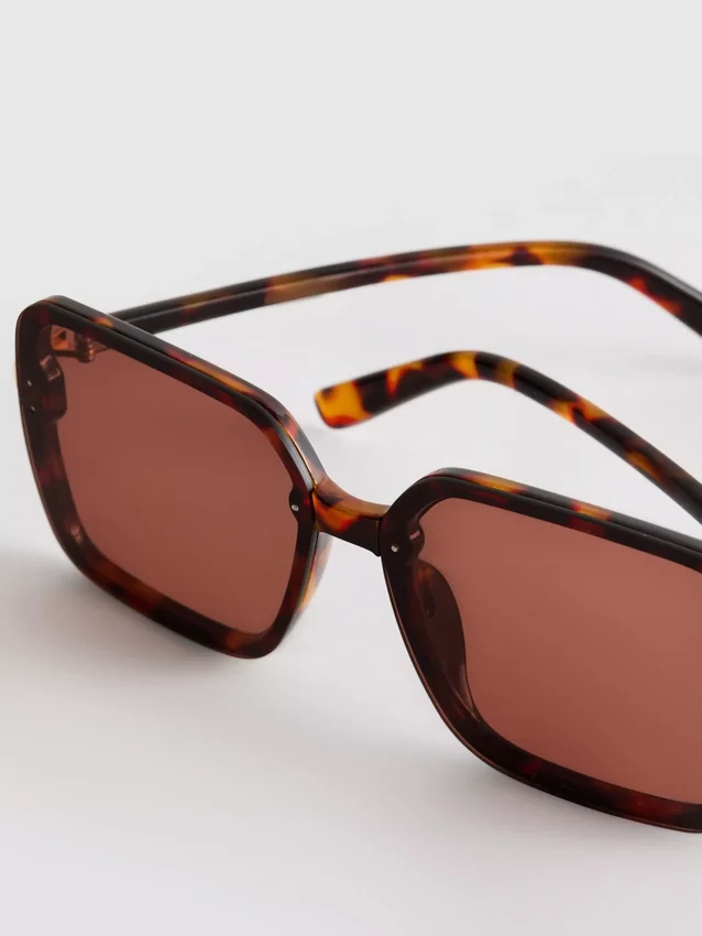 Oversized square sunglasses