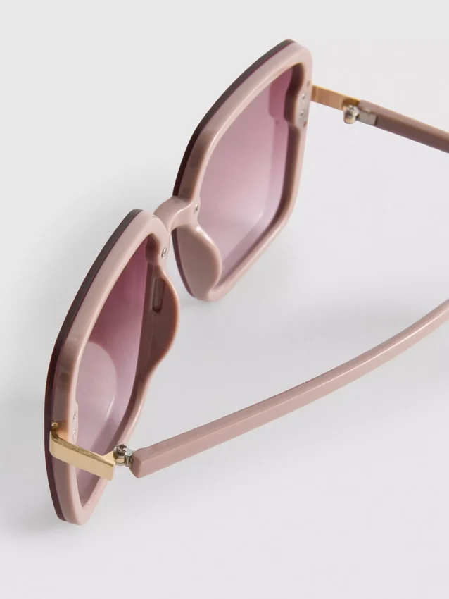 Oversized square sunglasses