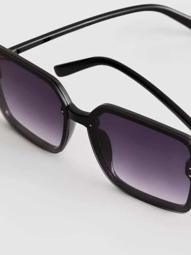 Oversized square sunglasses