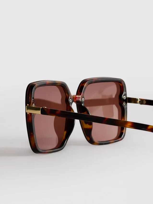 Oversized square sunglasses