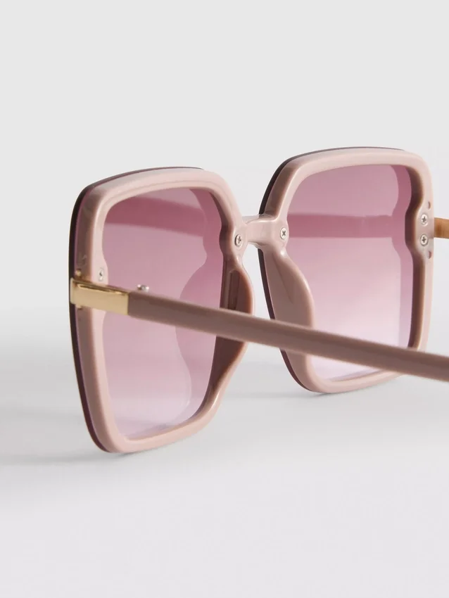Oversized square sunglasses