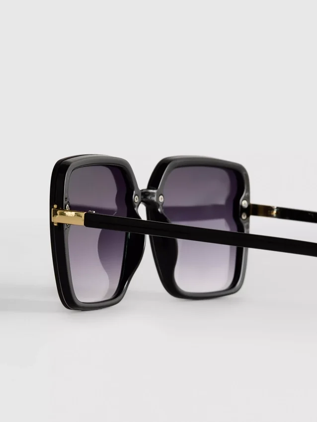 Oversized square sunglasses