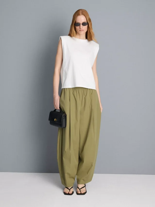 Paper-touch pleated barrel-leg pants