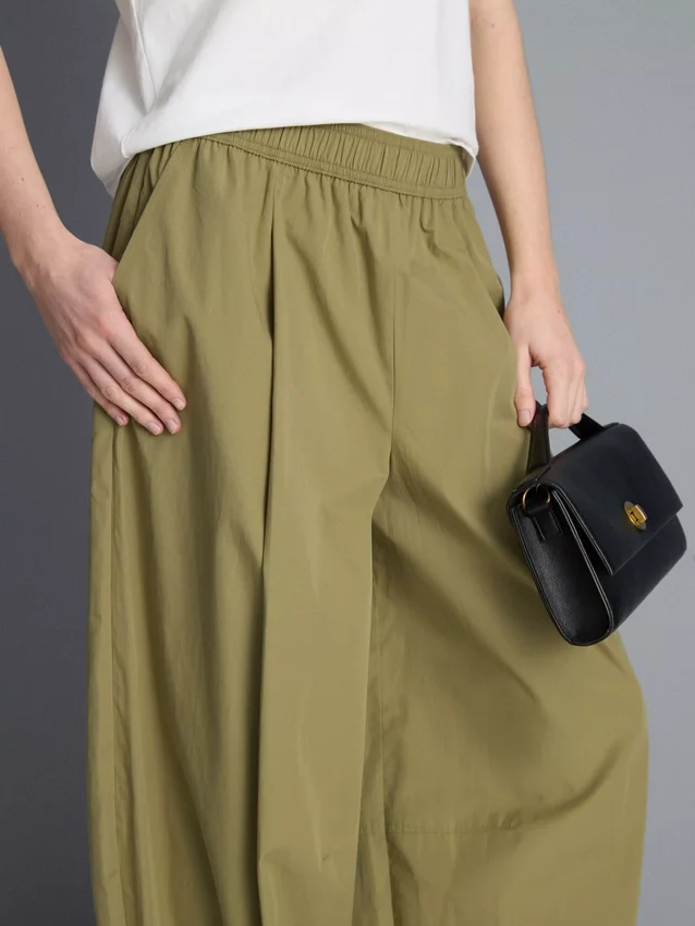Paper-touch pleated barrel-leg pants