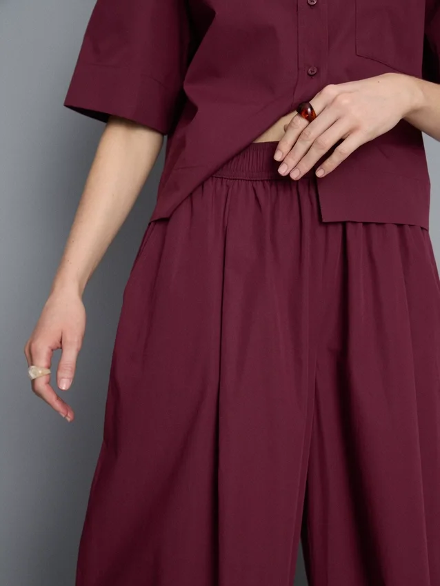 Paper-touch pleated barrel-leg pants