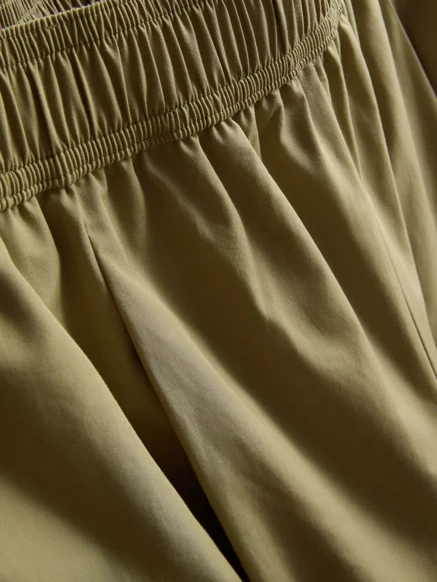 Paper-touch pleated barrel-leg pants