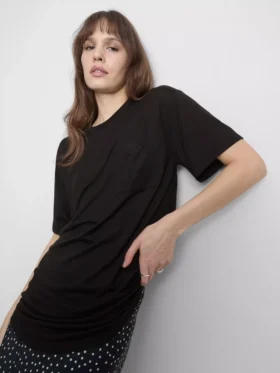 Patch pocket longline tee