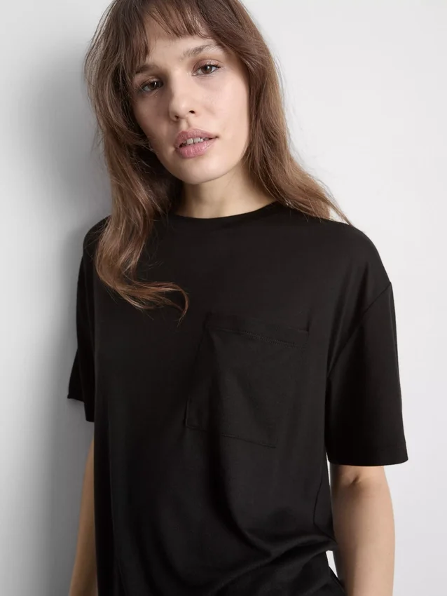 Patch pocket longline tee