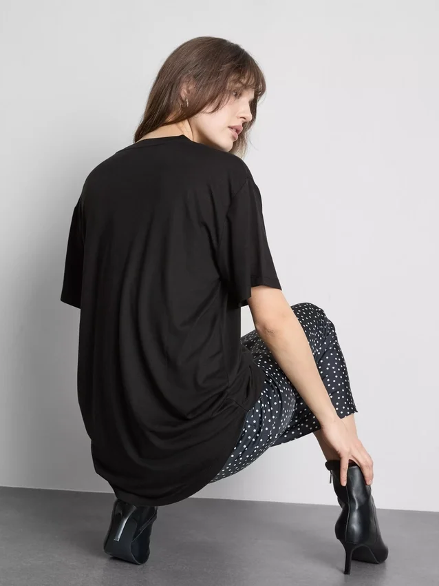 Patch pocket longline tee