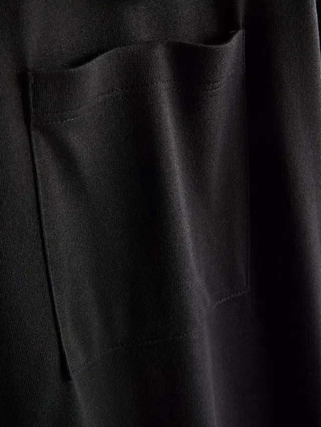 Patch pocket longline tee