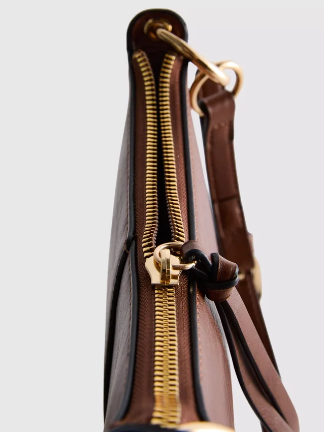 Paula echevarría faux leather studded shoulder bag