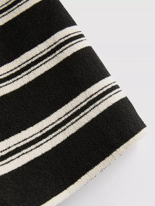 Paula echevarría knitted striped mini shorts