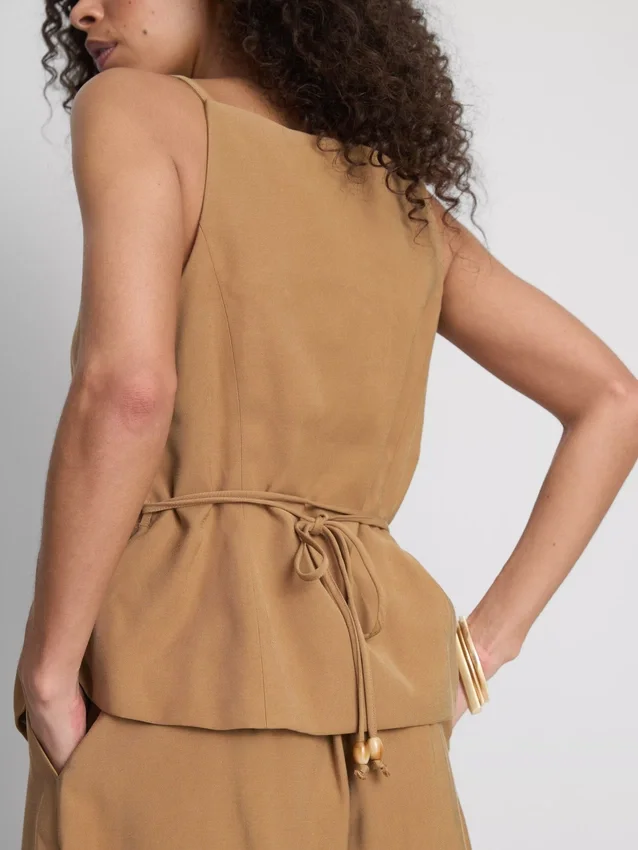 Paula echevarría peplum-hem vest
