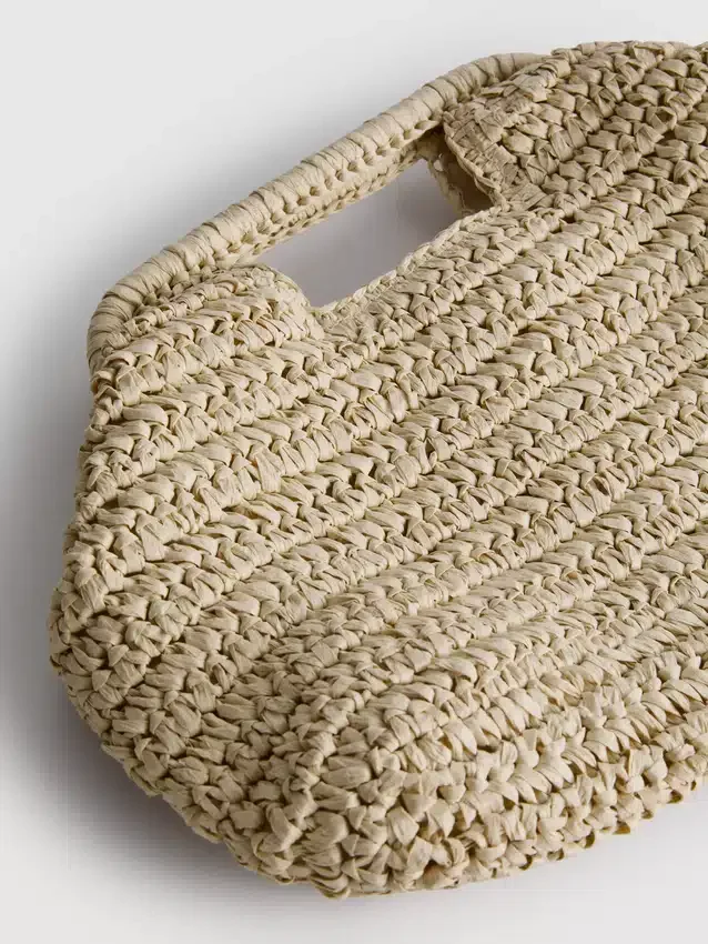 Paula echevarría woven crossbody bag