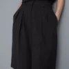 Pleated bermuda shorts