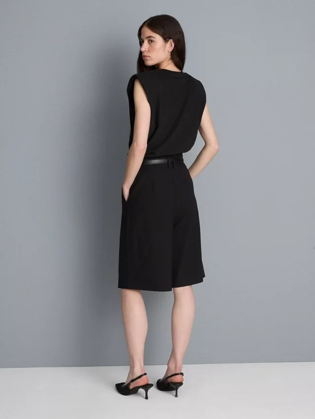 Pleated bermuda shorts