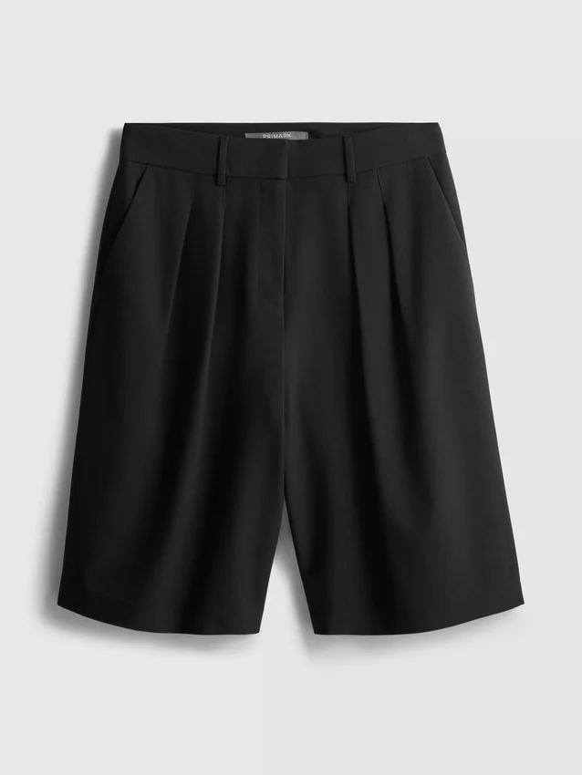 Pleated bermuda shorts