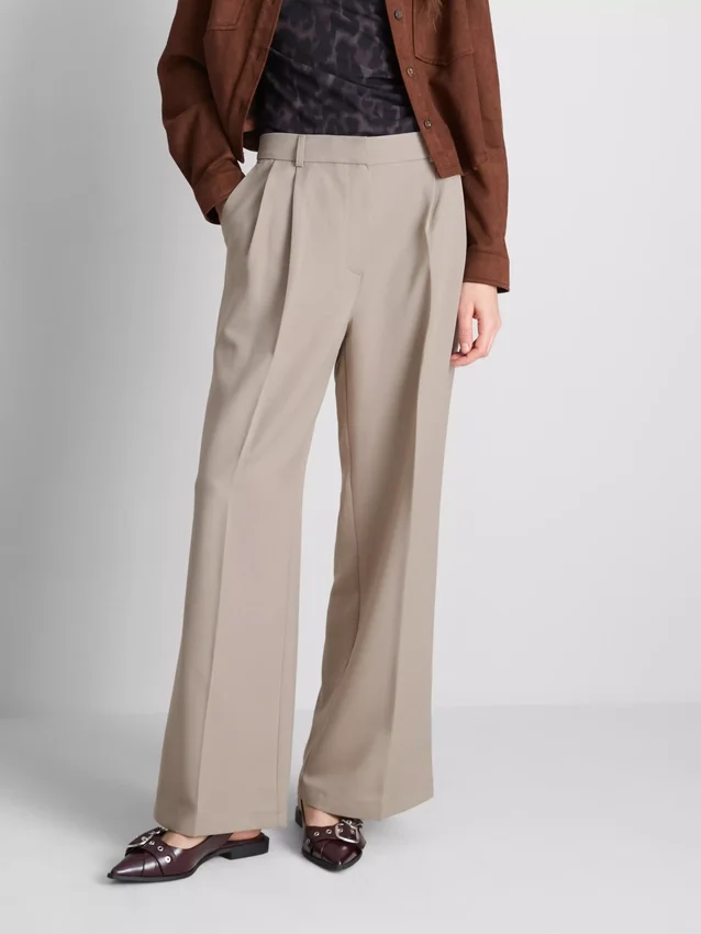 Pleated wide leg pants