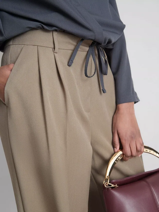 Pleated wide leg pants