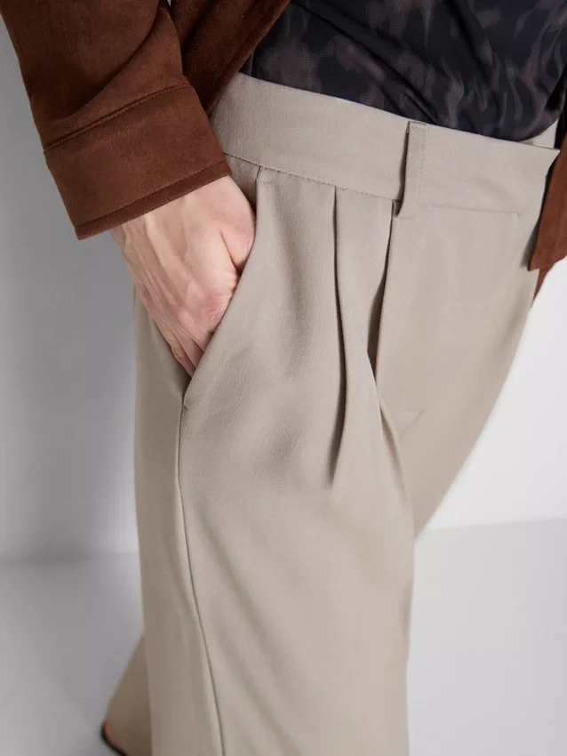 Pleated wide leg pants