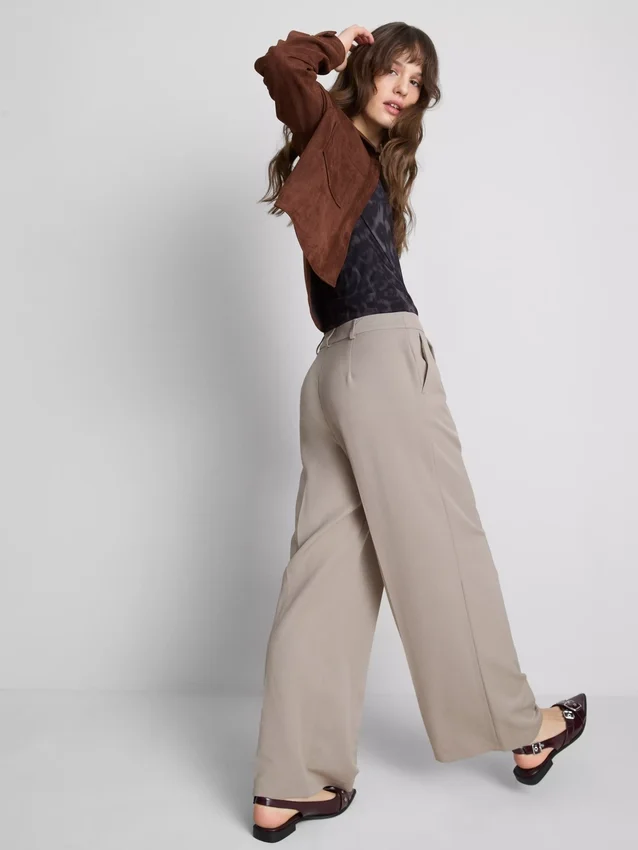 Pleated wide leg pants