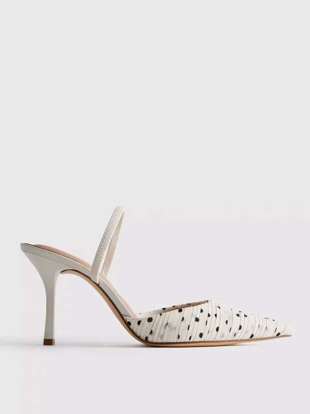 Polka dot pointed pumps