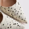 Polka dot pointed pumps