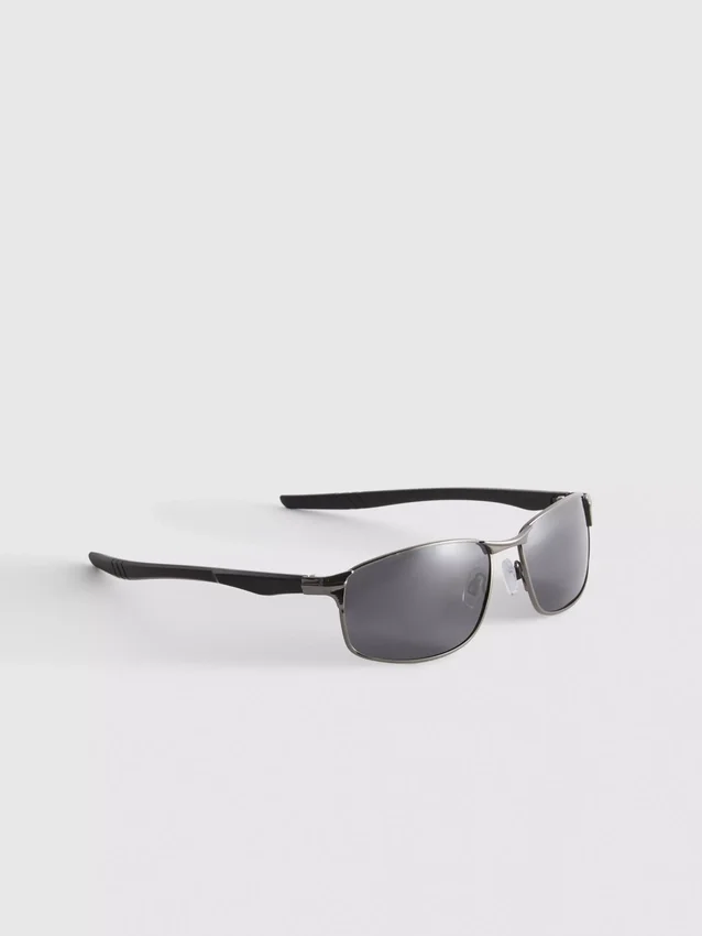 Rectangle-frame mirrored sunglasses