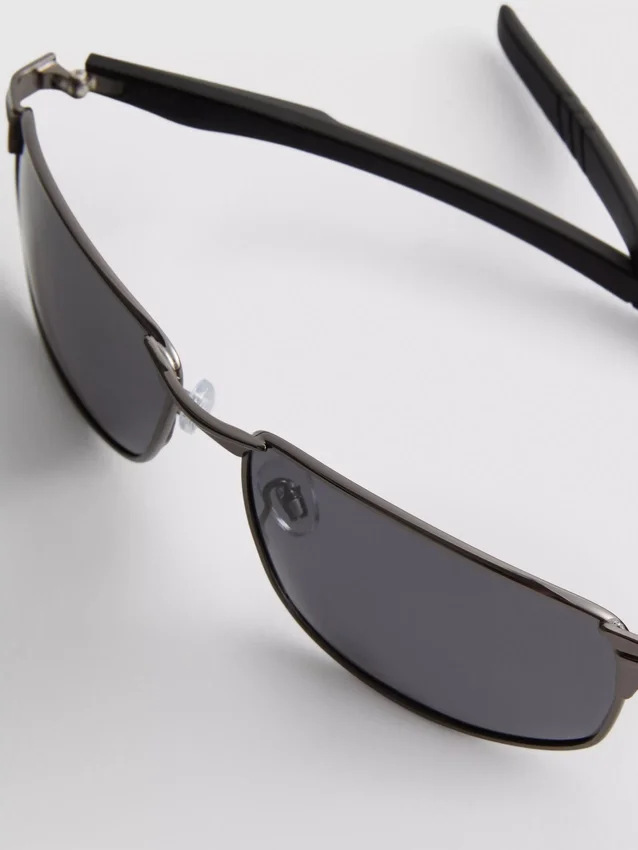 Rectangle-frame mirrored sunglasses