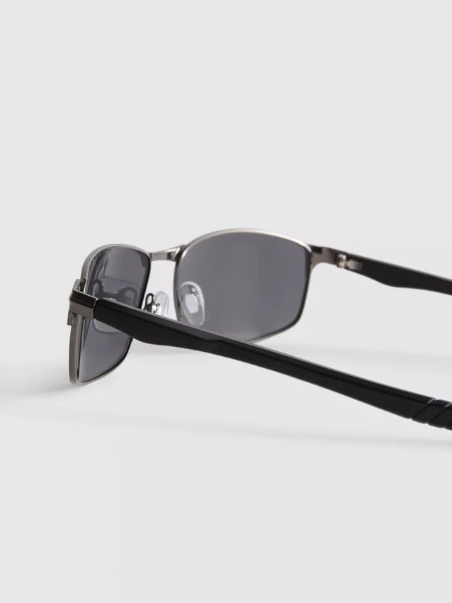 Rectangle-frame mirrored sunglasses
