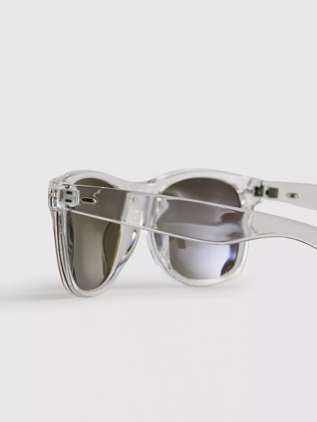Rectangular mirrored sunglasses