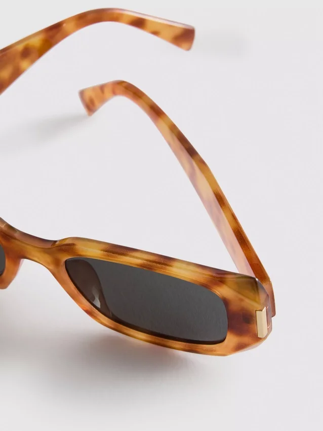 Rectangular tortoiseshell sunglasses
