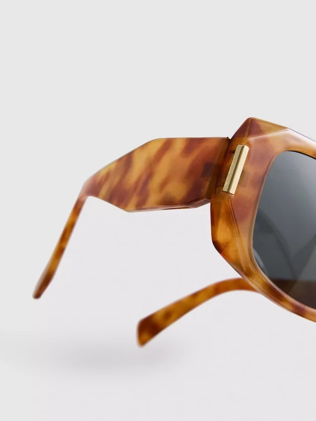 Rectangular tortoiseshell sunglasses