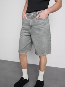Relaxed denim shorts