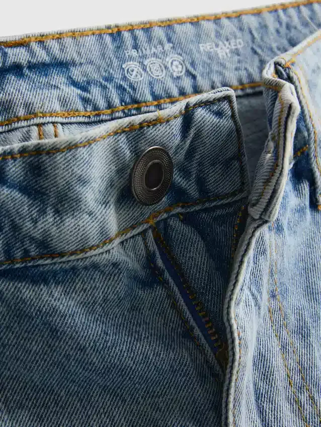 Relaxed denim shorts