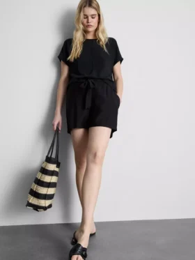 Relaxed round neck air flow tee