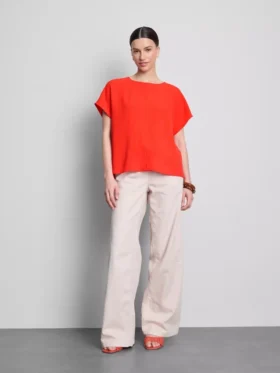 Relaxed round neck air flow tee